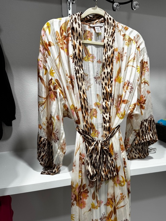 Victoria's Secret Other - Victoria’s Secret Floral Leopard-Trim Wrap Kimono- Robe